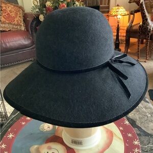 Helen kaminski black genuine rabbit fur felt extra wide brim hat velvet accents